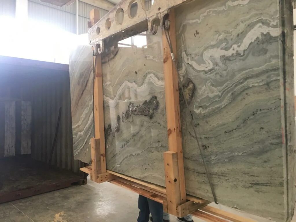 Установка мрамор. Кварцевый агломерат терраццо. Мраморщик укладка пола. Полы из гранита и мрамора. Мрамор брекчия романо.