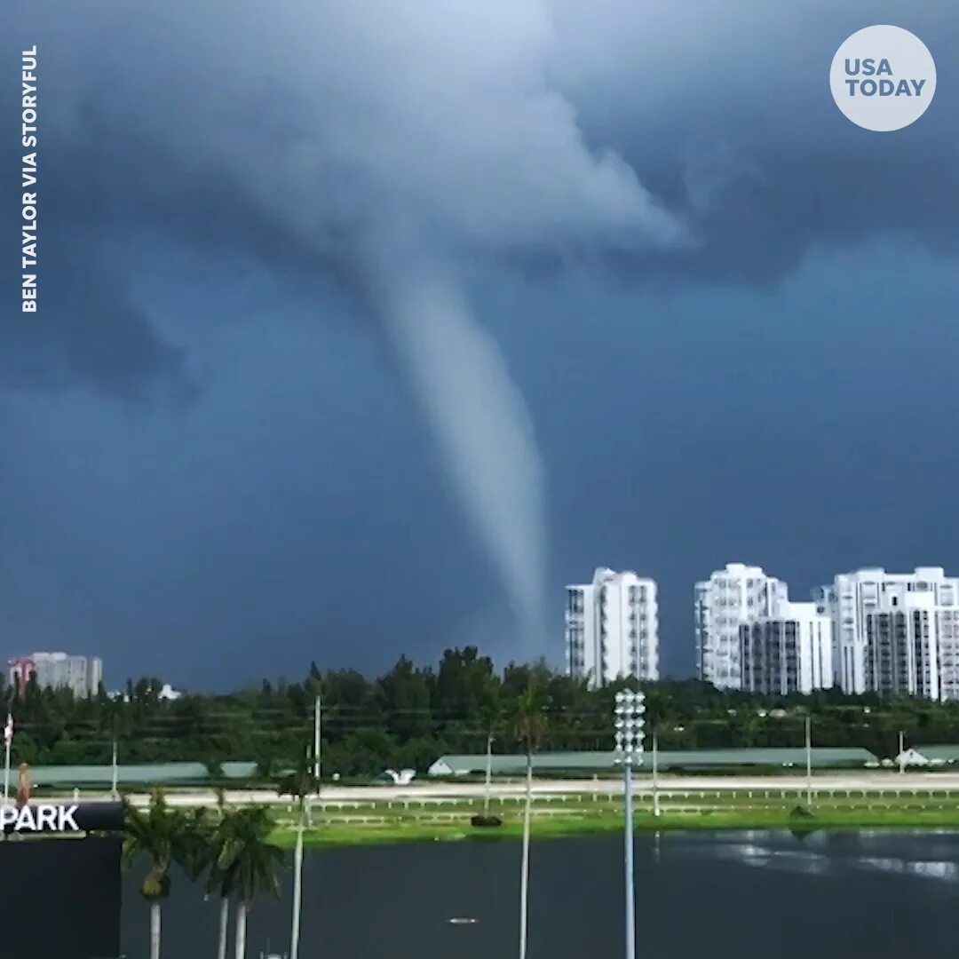 Торнадо в городе. Торнадо в майами. торнадо во флориде. смерч в майами. торнадо 2025.