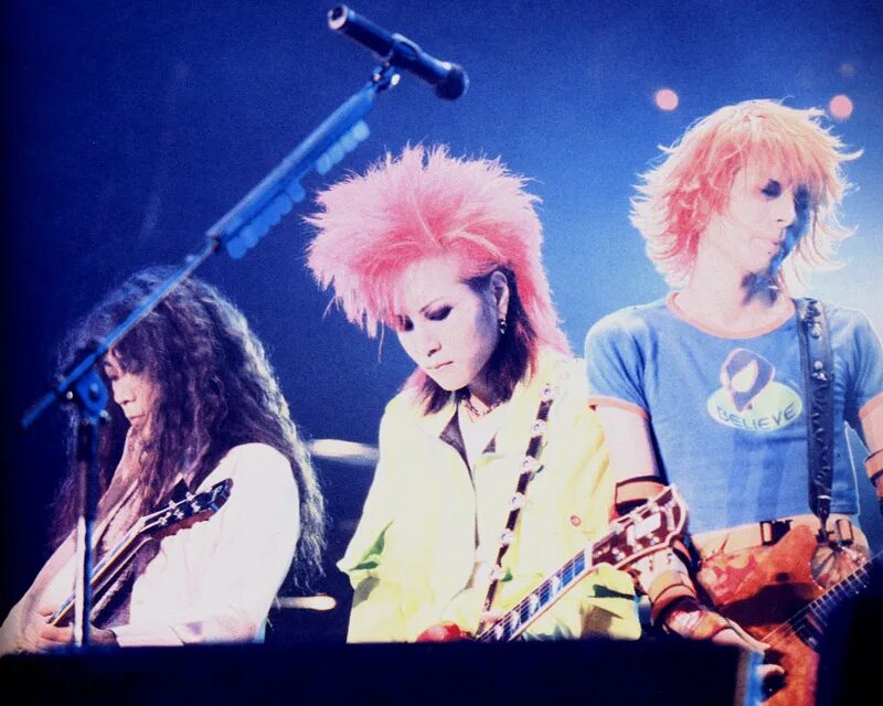 Hide down. Visual kei hide. hide x japan im studio. ансамбль hide-hide фотографии. x japan hide gold skin and blue aey.