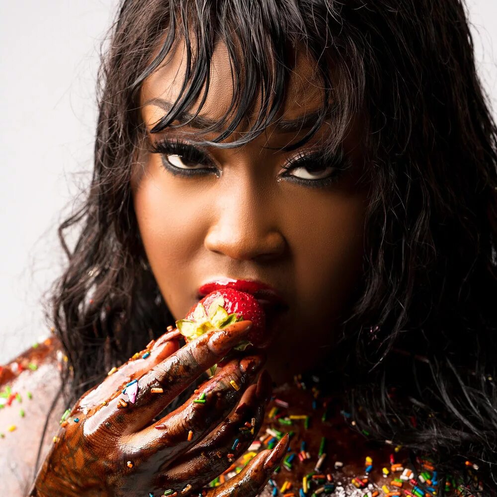 Перевод песни backstage passes cupcakke. Cupcake певица. Перевод песни backstage passes cupcakke. Cupcake рэперша. Cupcakke горячее.