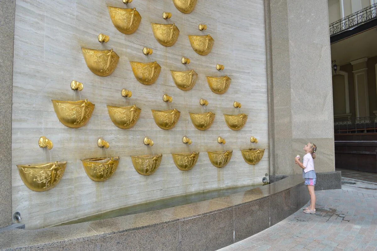 фонтан желаний. фонтан желаний. фонтан желаний в москве. алма ата город яблок. вышивка фонтан желаний.