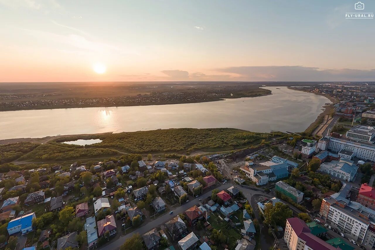 Томск река томь сегодня. Река Томь в Томске. Томск вид на Томь. Г Томск -- набережная реки Томь. Панорамный вид реки Томь Томск.