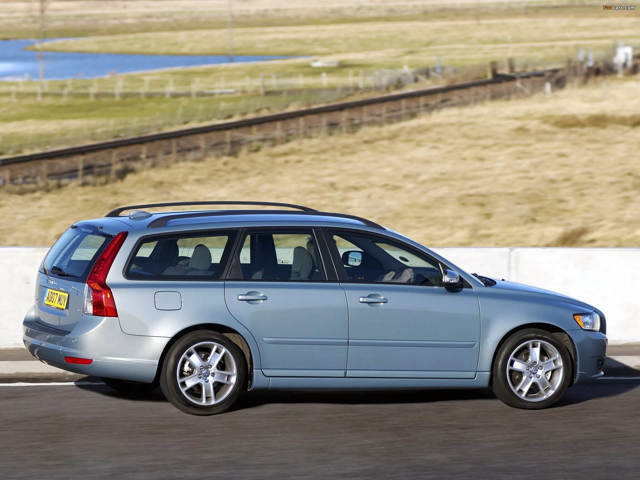 Volvo v50 универсал. Volvo v50 r. Volvo v50 2009. Volvo v50 2010.