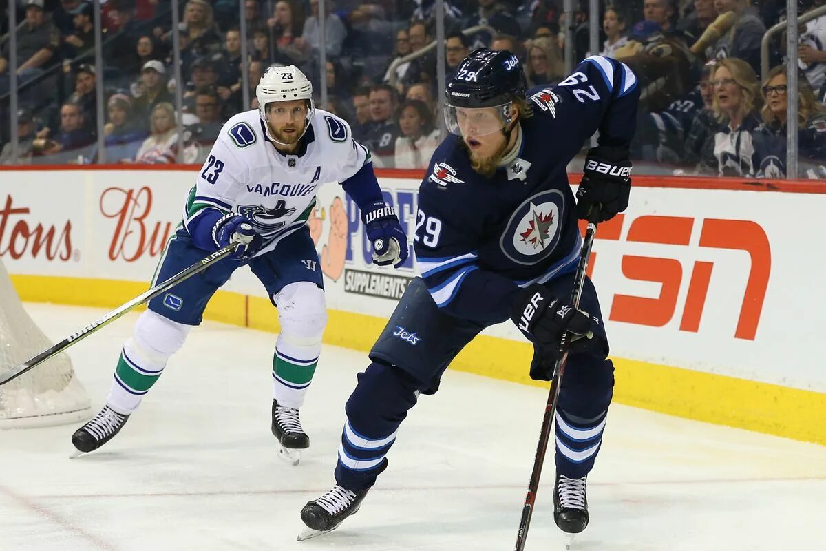 Ванкувер матч сегодня. Ванкувер Виннипег. Ванкувер НХЛ. Winnipeg Jets. Jets из НХЛ.