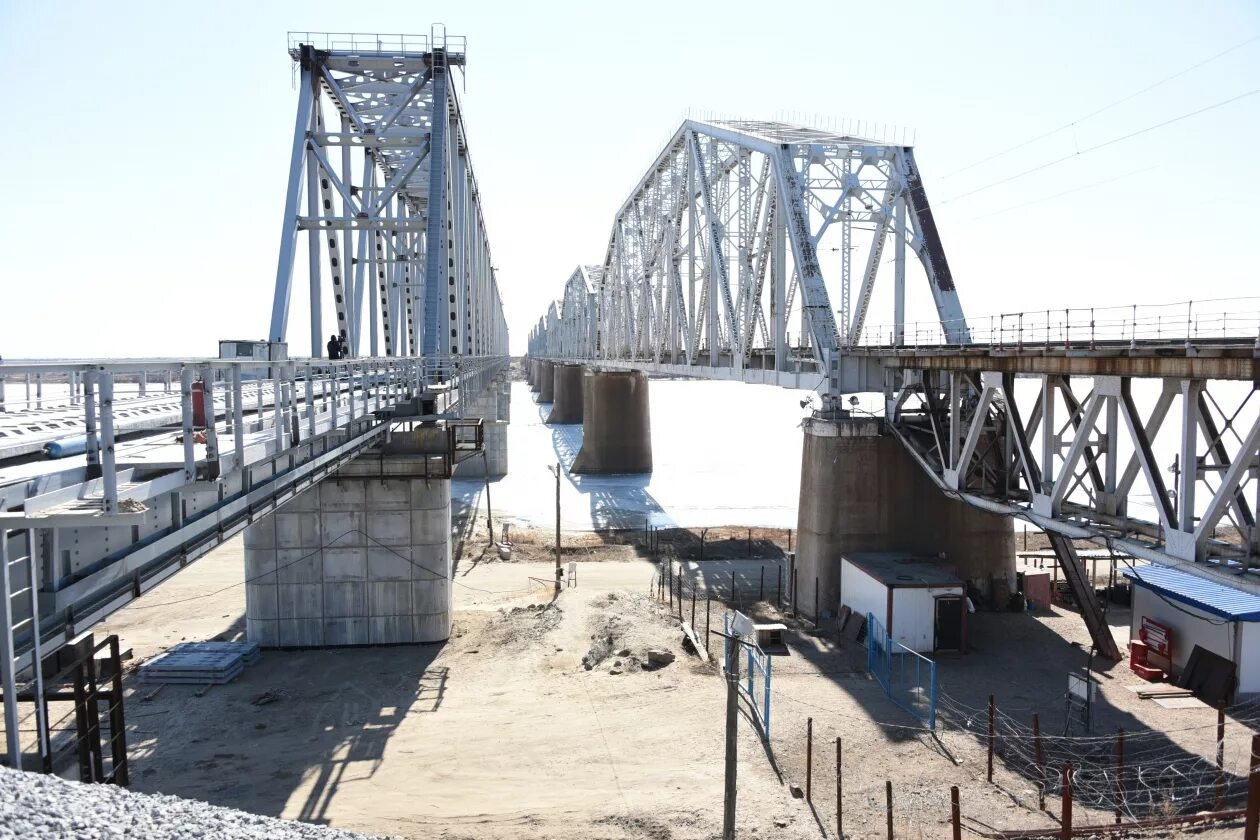 Мост зея благовещенск. Мост через реку зея. Мост через реку зея в благовещенске. Мост через реку зея верхнезейск. Жд мост через зею верхнезейск.