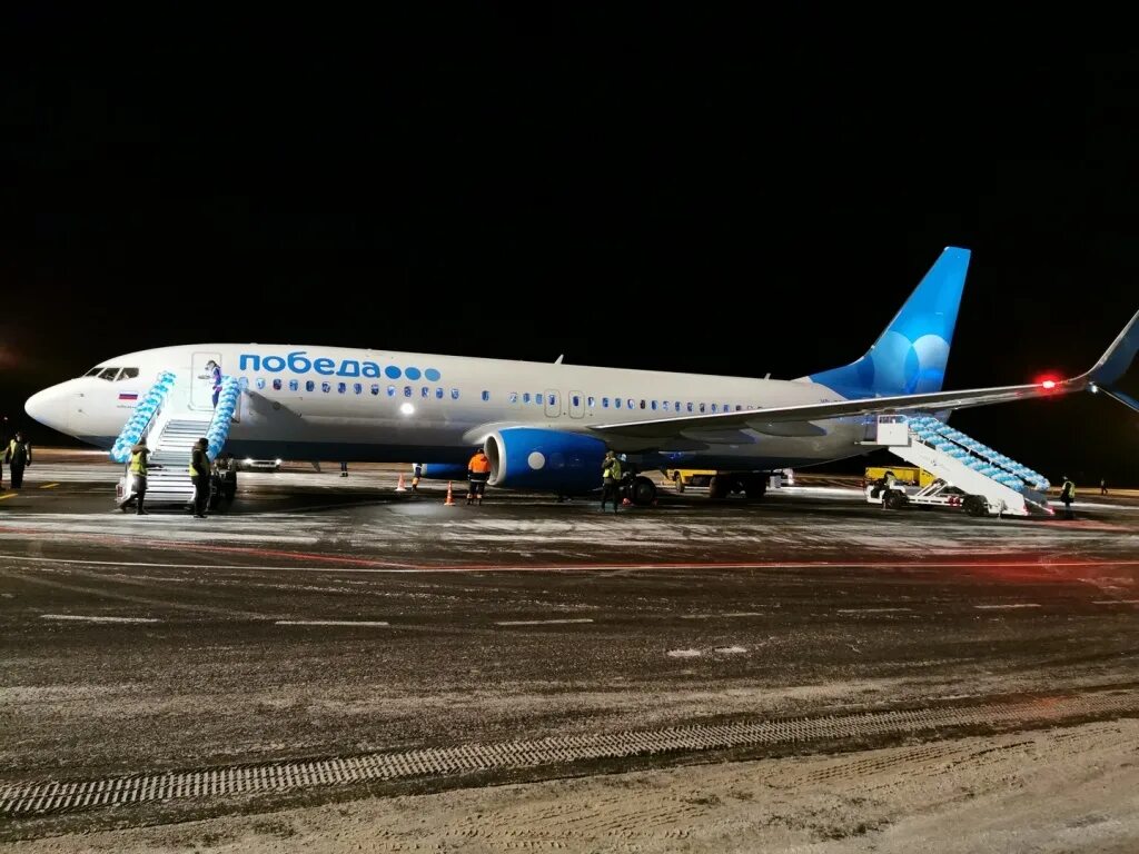 Аэропорт Мурманск самолеты. Победа Боинг 737 Мурманск столица Арктики. Авиакомпания победа Мурманск столица Арктики. Мурманск столица Арктики ливрея.