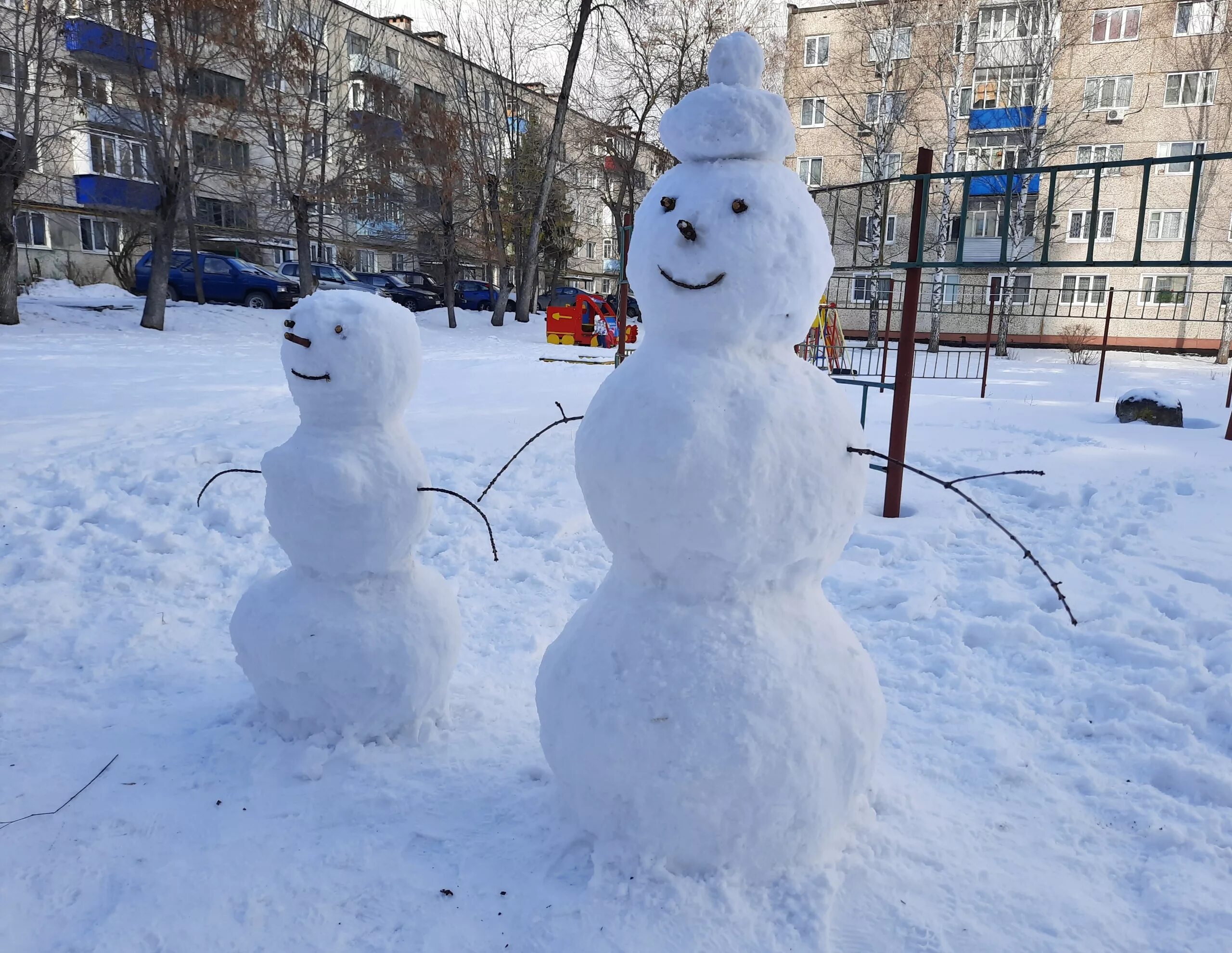 Как сделать снеговика из снега