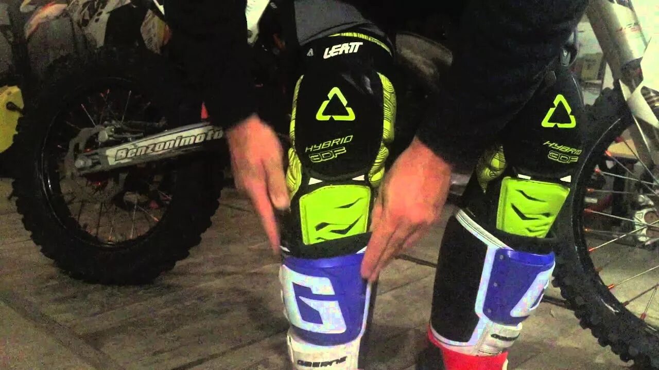 Leatt dual axis pro. Наколенники leatt dual axis. leatt knee &amp; shin guard ext. leatt hybrid dual. leatt 3df 6.0 elbow guards.