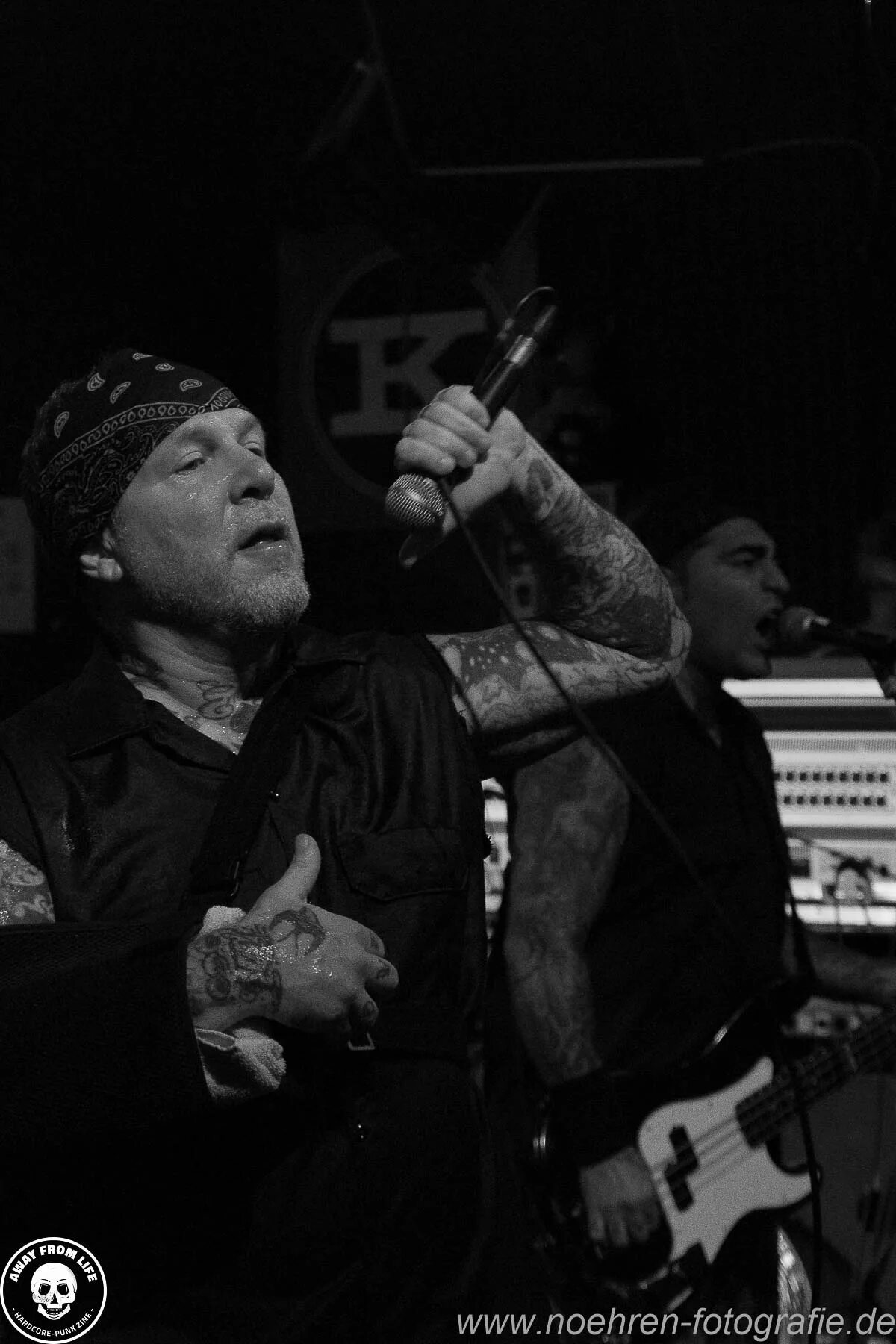 Мирет. Роджер мирет. roger miret and the disasters. roger miret agnostic молодой. agnostic front.