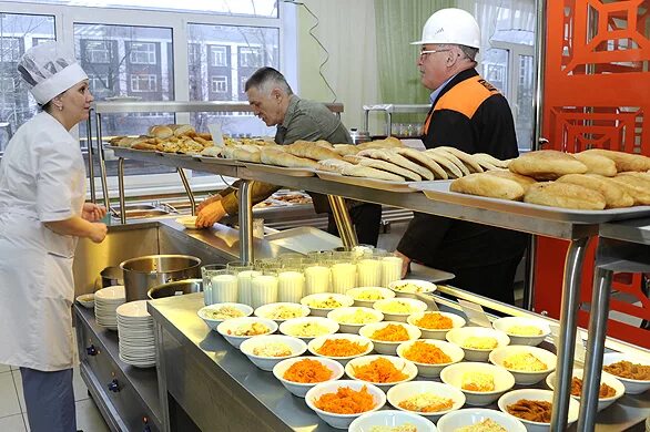 Столовые на предприятиях. Предприятия общественного питания столовая. Рабочая столовая. Предприятия общественного питания столовая. Работники столовой.