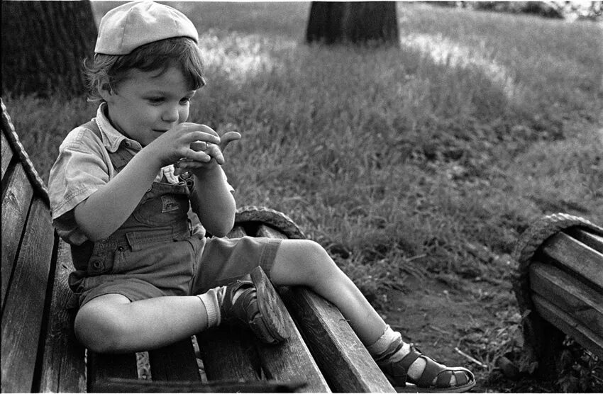 фотограф с фотоаппаратом. известные скалолазы. профессиональная фотосъемка. статуя христа-искупителя рио-де-жанейро селфи. фотографии интересует.