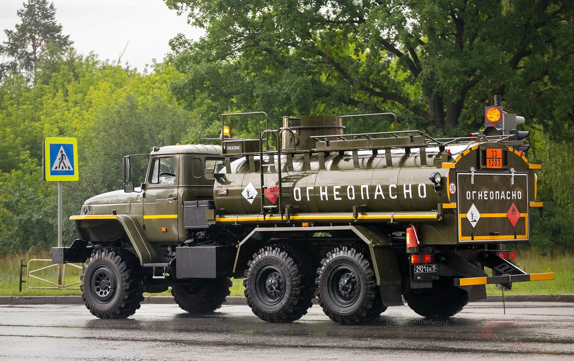 урал 4320 заправщик. урал бензовоз седельный тягач 4320. урал 4320 атз 12. атз-10 урал 4320. бензовоз урал 4320 армейский.