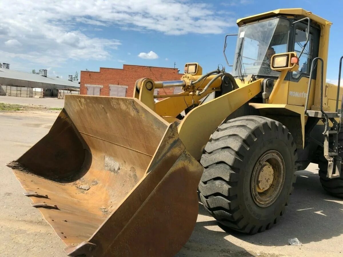 Купить погрузчик в свердловской области. Komatsu wa420. Погрузчик WA-420. Фронтальный погрузчик Komatsu. Комацу фронтальный погрузчик 5 кубов.