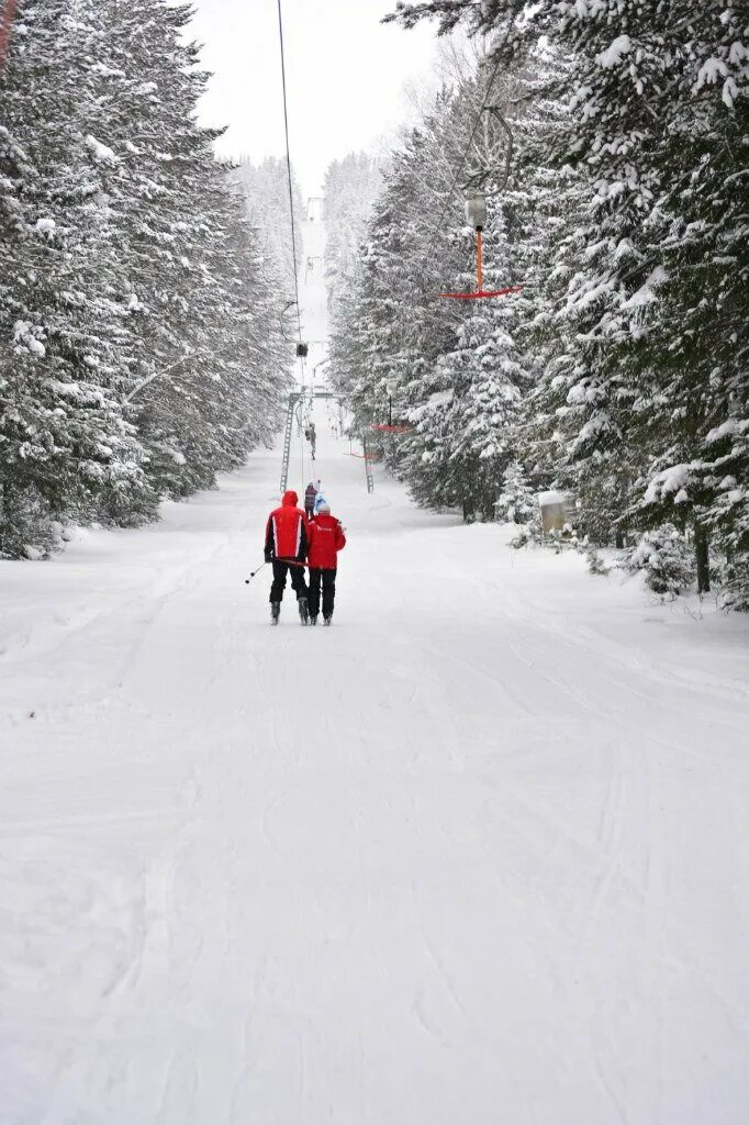 канатка в городе златоусте. златоуст горнолыжный комплекс. златоуст горнолыжный склон. спорт экстрим златоуст горнолыжный курорт. спорт экстрим златоуст горнолыжный курорт.