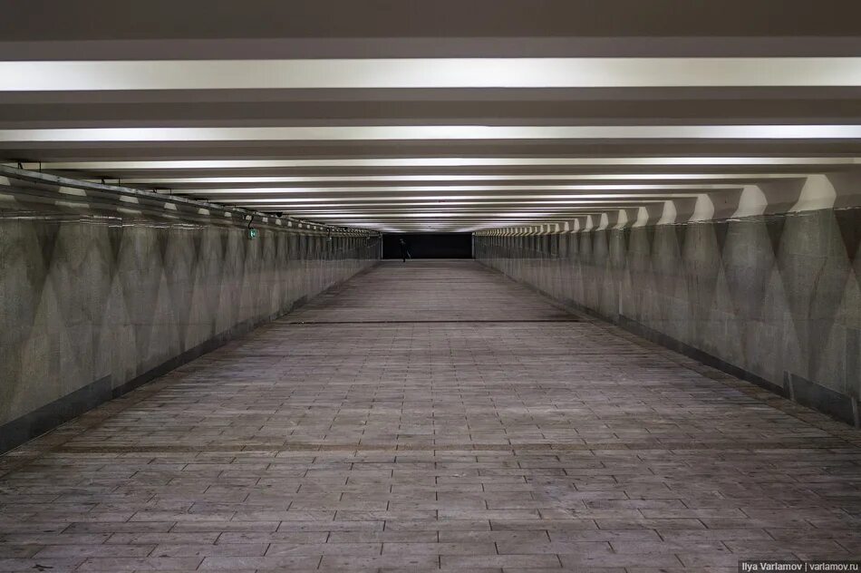 Самый длинный переход. Пешеходный тоннель. Подземный переход. Подземный пешеходный переход. Тоннель для пешеходов.