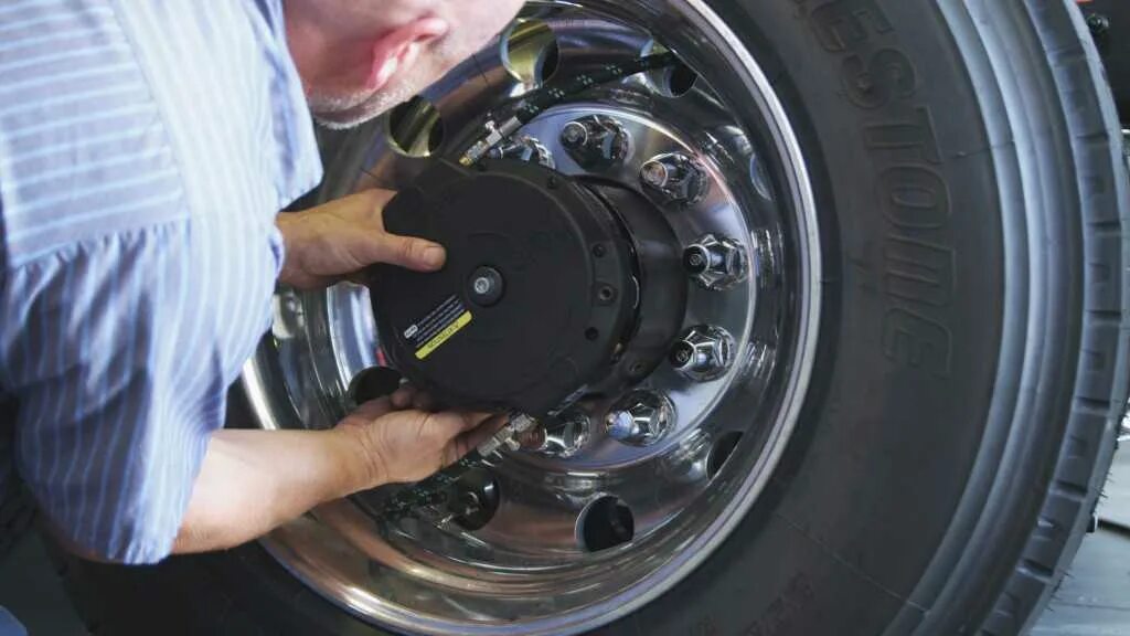 Автоподкачка колес камаз. Автоподкачка колес. Лендкрузер автоподкачка шин. Автоподкачка уаз патриот. Автоподкачка колес прицеп шмитц.