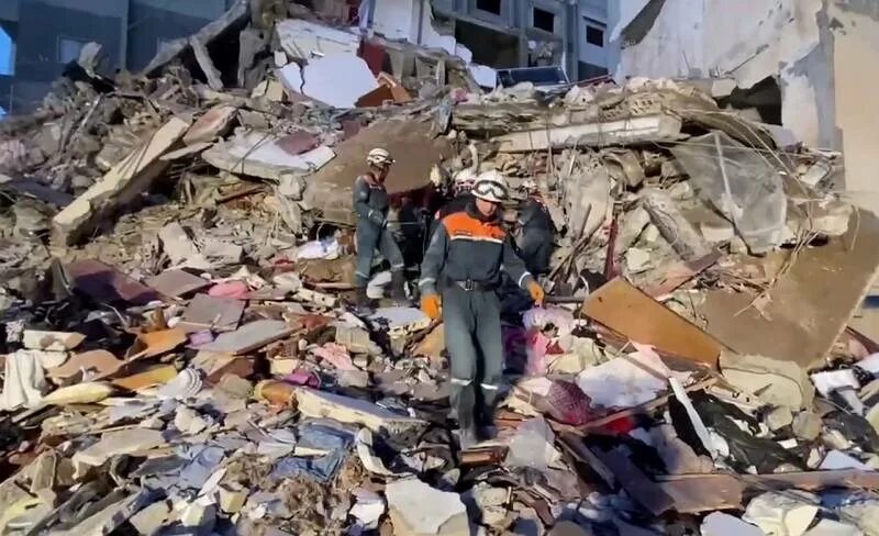 Землетрясение затронуло. Землетрясение в Крыму. Турция тела под обломками землетрясение.