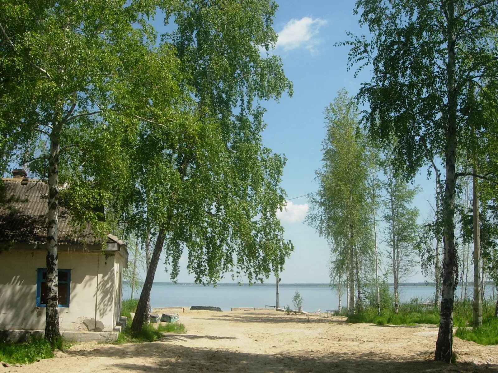 Озеро сугояк челябинская. База отдыха Южный берег Сугояк. Лазурный озеро Сугояк. Озеро Сугояк база. Озеро Сугояк Челябинская область.