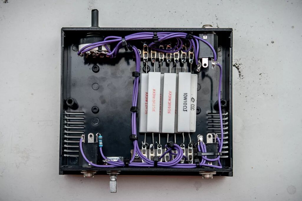 Korg prx4. Khozmo attenuator. Аттенюатор для гитарного усилителя. Аттенюатор для лампового гитарного усилителя. Аттенюатор для лампового гитарного усилителя.