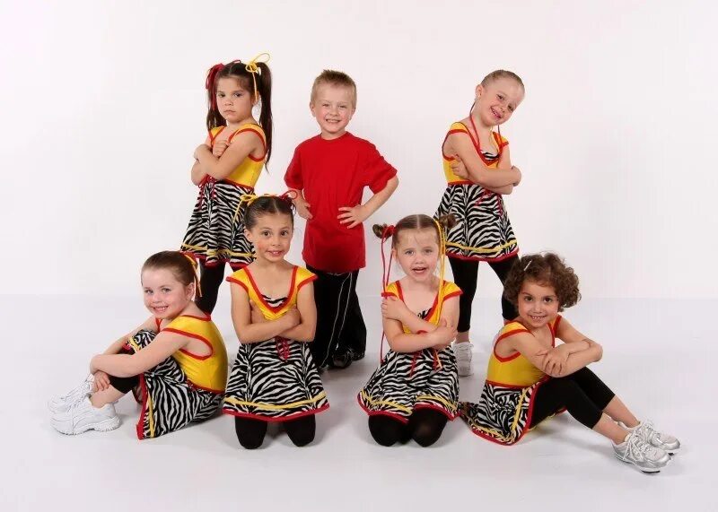 Школа танцев ансамбль. Детские танцы. Танцы для детей 5 лет. Современные эстрадные танцы для детей. Танцевальные группы дети.