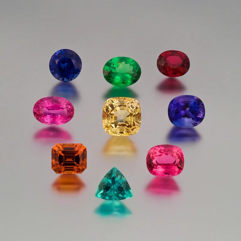 Moussaieff red diamond красный алмаз. Необычные ювелирные кольца. Самый дорогой камень в мире красный алмаз. Алмаз 64 карата. Bvlgari blue ring.