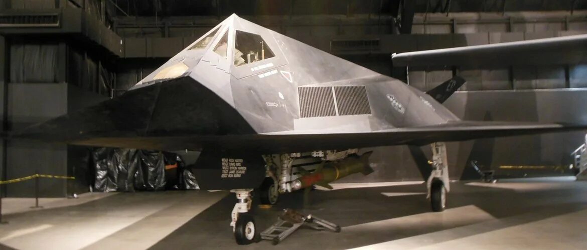 F117 вооружение
