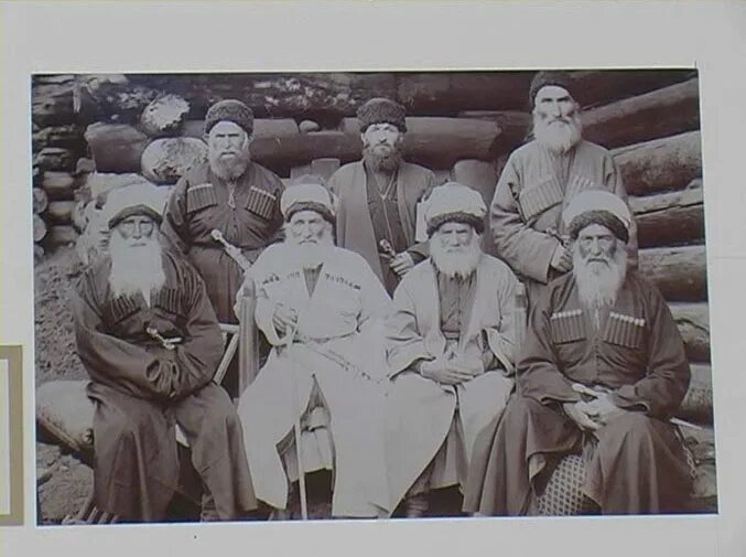 Фамилии карачаевцев. Родовые тамги черкесов. Тамга карачаевских фамилий. Темирбулатовы фамилия карачаевцев. Тамга карачаевских фамилий.