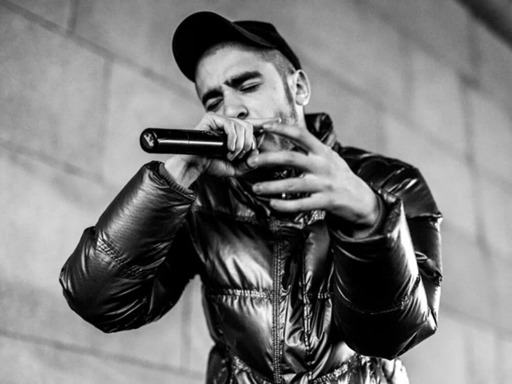 Хаски 2017 рэпер. Хаски рэпер с волосами длинными. Хаски в суде. Хаски рэпер. Арестованный рэпер.