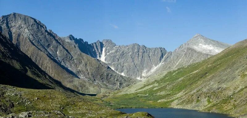 Гора в поселке свердлова. Гора свердлова. Восточный хребет камчатка. Гора свердлова. Пик карпинского приполярный урал.