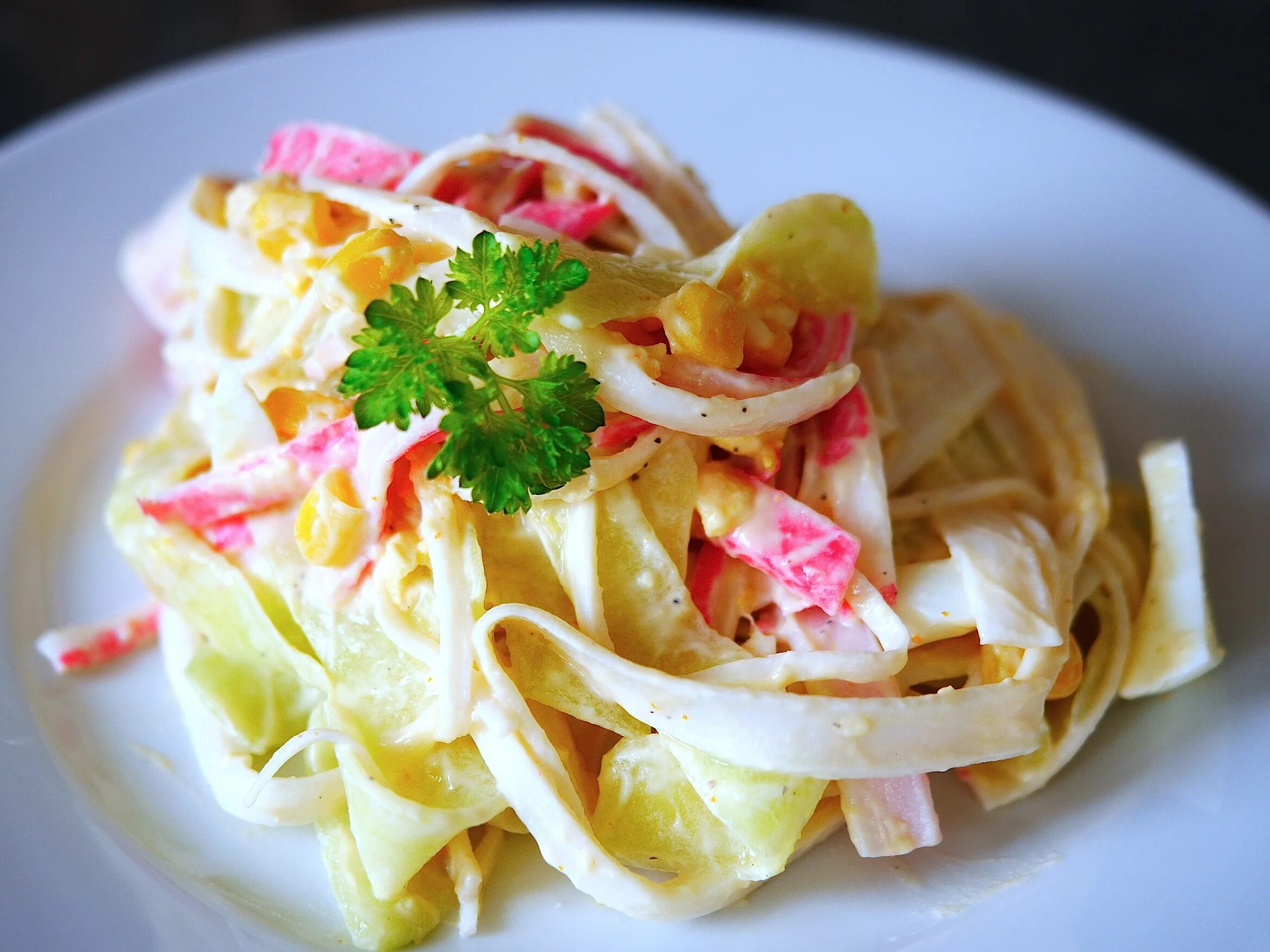 Лапша с яйцом и колбасой