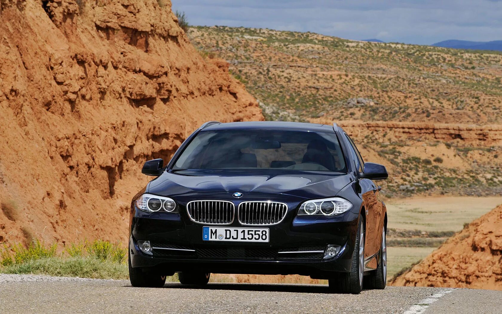 Фото 05. BMW 5 Series. BMW 5 2011. BMW f10 520i. BMW 5 Series 2011.