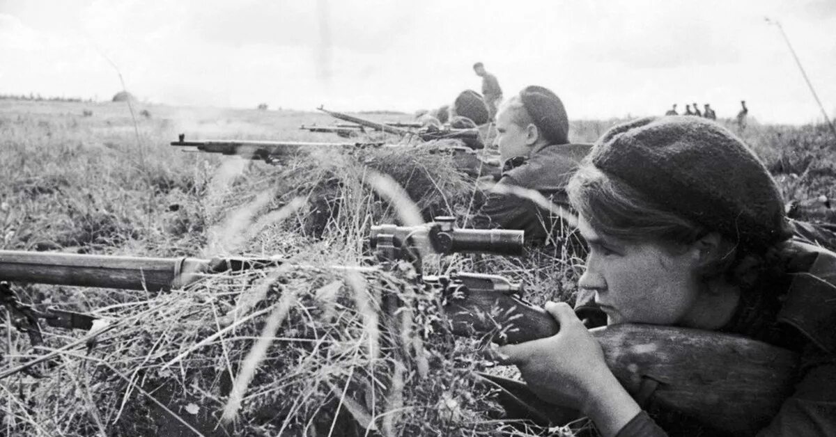 Мобилизация женщин в великую отечественную войну. Женщины на фронте. Снайпера 1941-1945. Женщины на фронте 1941-1945. Девушки на фронте.