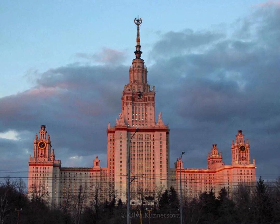 Мгу архитектура. Здание МГУ В Москве. Высота здания МГУ В Москве. МГУ этажность. Главное здание МГУ этажи.