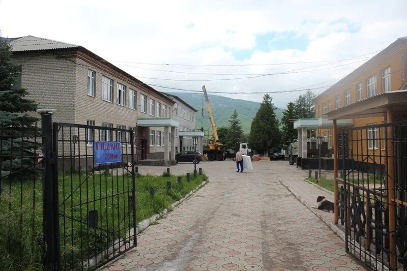 Центральная мечеть учкекен. Село терезе кчр. Соборная мечеть карачаево-черкесии. Черкесск учкекен. Кчр село учкекен.