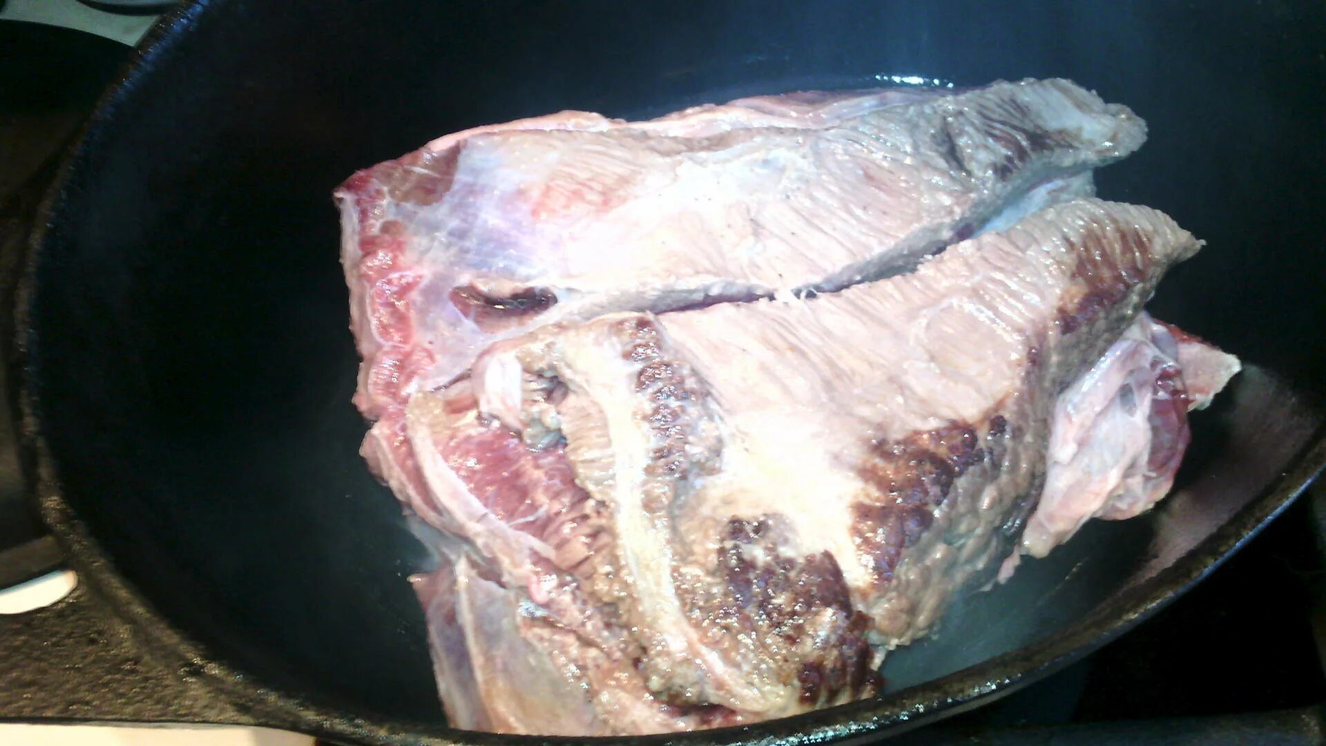 Мясо лося как правильно. Приготовленное мясо лося. Мясо лосятины на кости.