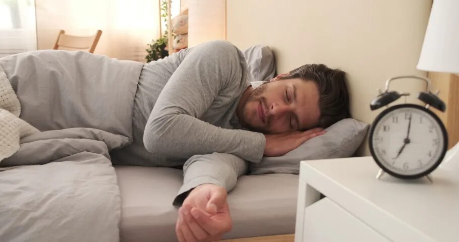 Waking up in zzland. Мужик wake up. man waking up. wake up in the morning man. sleeping and waking.