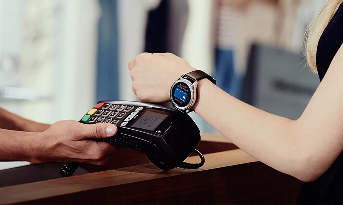 Часы оплачивать покупки. Samsung pay Gear s2. Платежные смарт часы. Часы с бесконтактной оплатой. Оплата смарт часами.