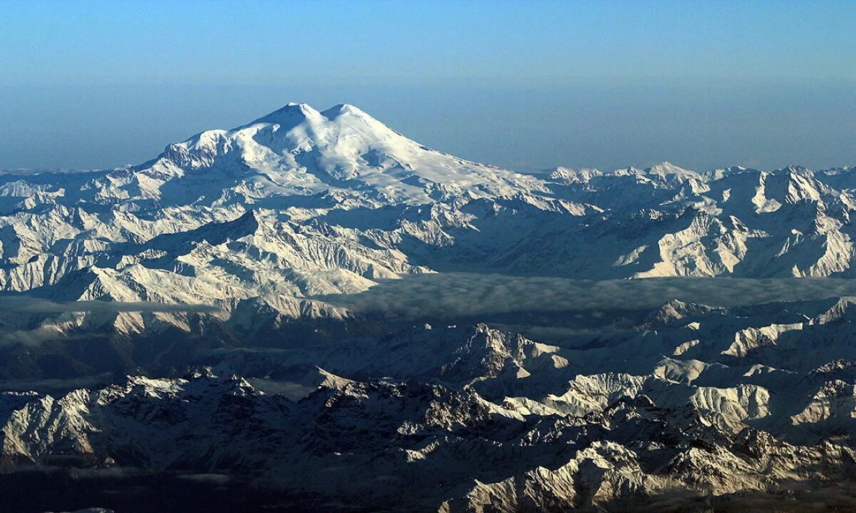 кавказские горы средняя высота. в каких пределах изменяется высота кавказских гор. протяженность гор кавказский хребет. кавказские горы горные хребты кавказа. наибольшая абсолютная высота кавказа.