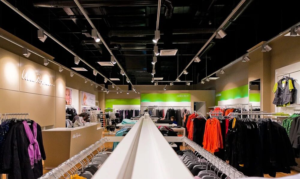 D f магазин одежды. D f магазин одежды. Royal style одежда магазин. Shop in shop одежда. Интерьер магазина одежды.