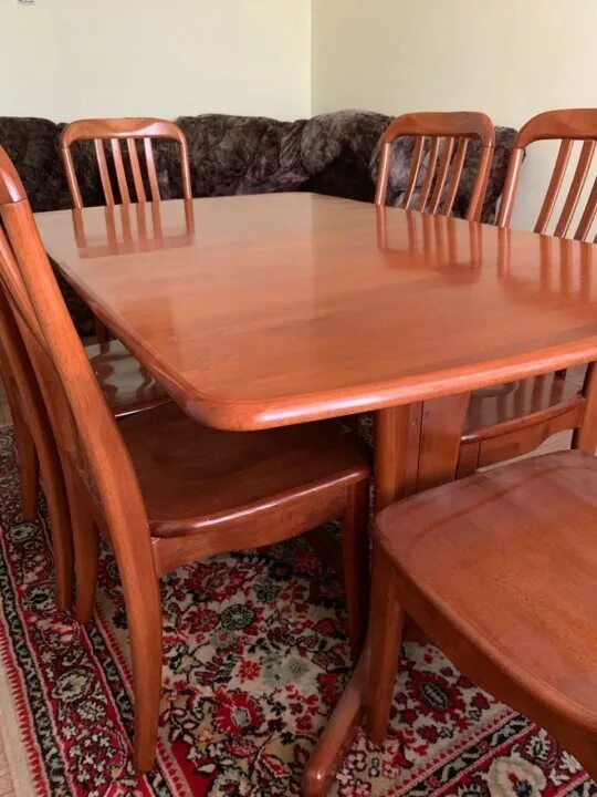 Гостиный стол со стульями. Стол стулья для зала. Кухонный стол цвет вишня. Кухонный стол б/у.