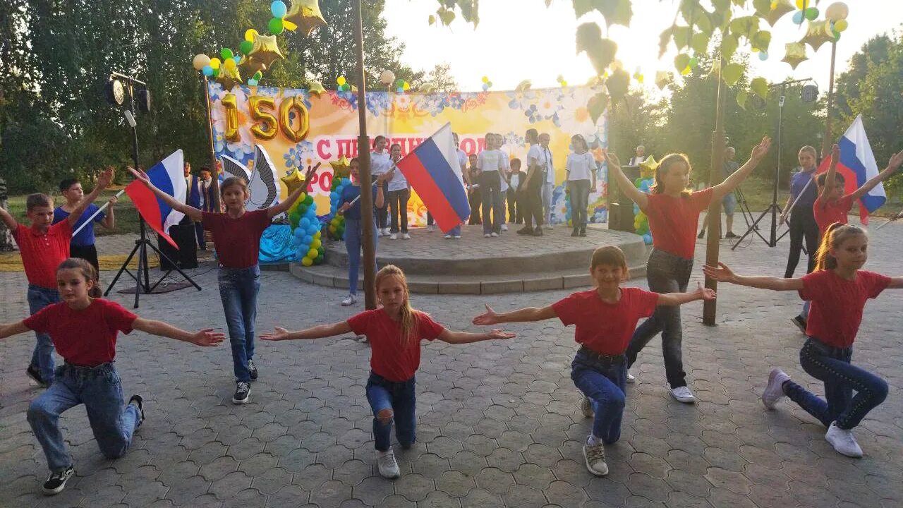 ДК мирской кавказский район. Дом культуры п. мирской Кавказского района. Краснодарский край 2015 год.