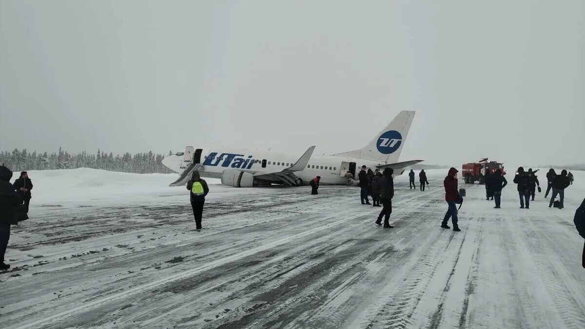 Аэропорт Усинск Боинг 737. Аэропорт берёзово ЮТЭЙР. Аэропорт Березово ХМАО. Аэропорт Игрим ЮТЭЙР. Лечу по чкаловской