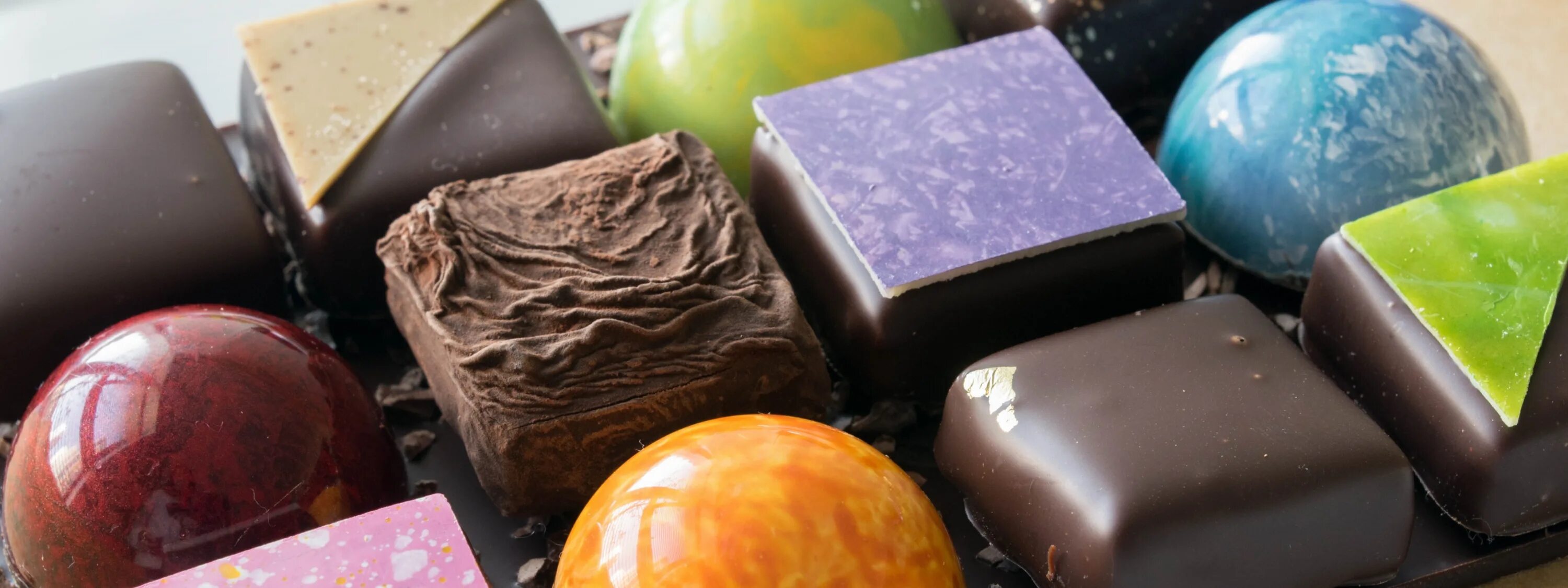 Драже вафельное в шоколаде яшкино. Конфеты покрытые шоколадной глазурью. Конфеты покрытые шоколадной глазурью. Конфеты в хрустящей глазури. Конфеты покрытые шоколадной глазурью.