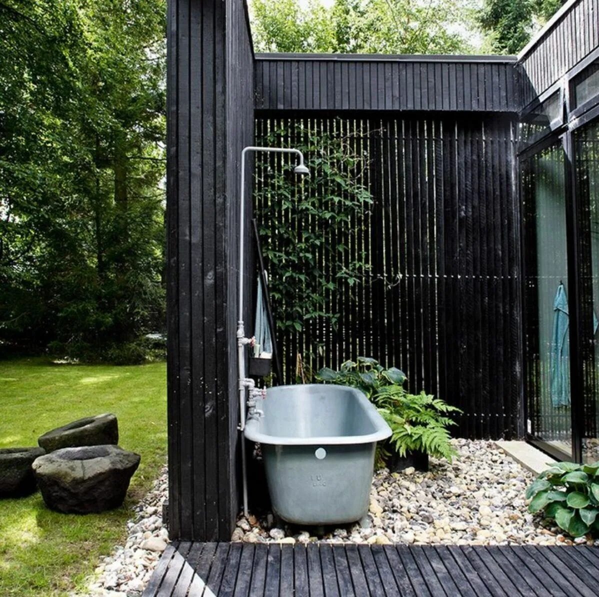 Outdoor shower Outdoor bathtub, Outdoor shower, Outdoor shower enclosure