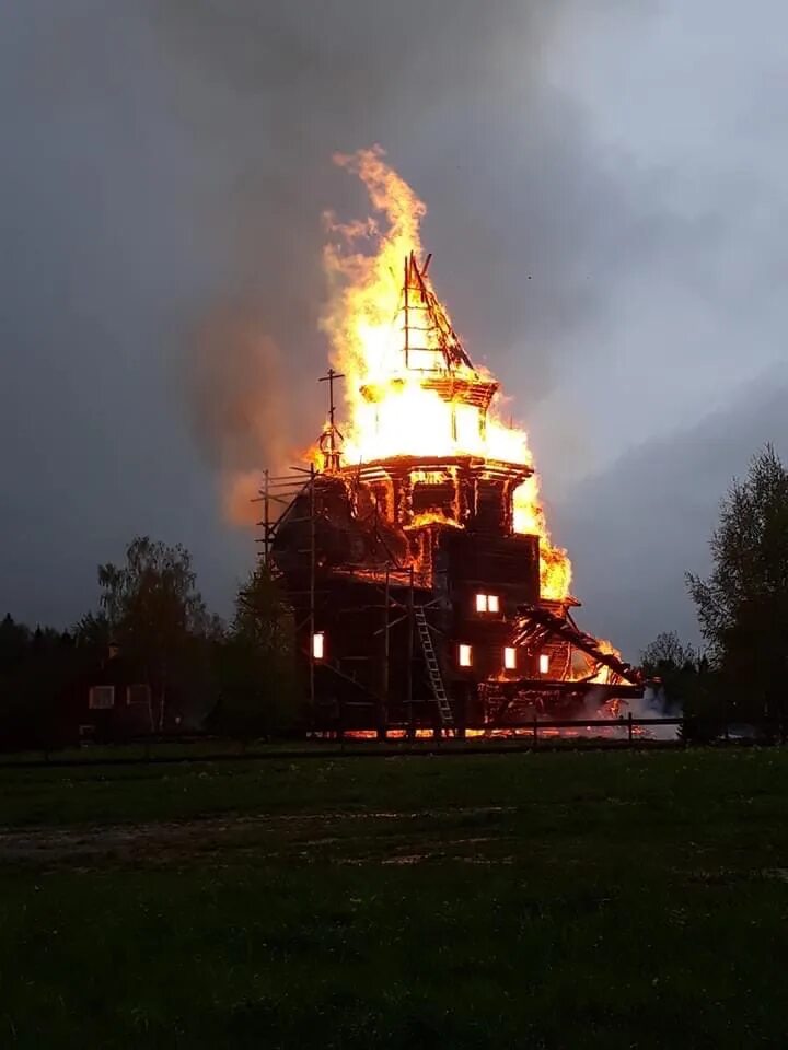 Сгорели ключи. Гремячий ключ Сергиев Посад пожар. Сергиев Посад сгоревшая Церковь. Гремячий ключ Сергиев Посад сгорела Церковь. Гремячий ключ Церковь сгорела.