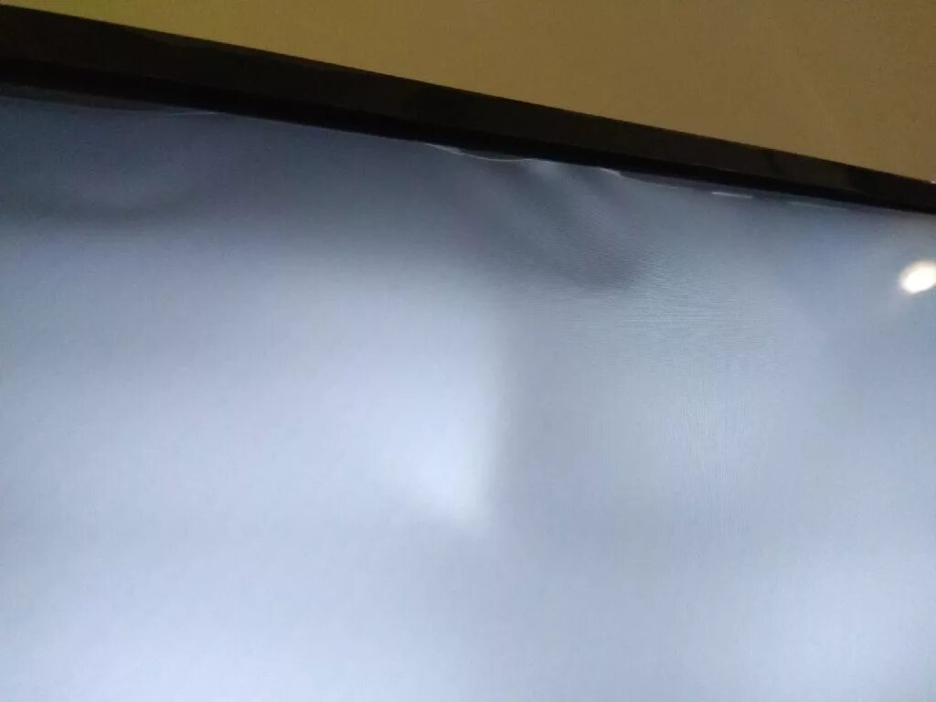 Края экрана. Темное пятно на матрице телевизора самсунг. Темные пятна на ЖК телевизоре LG 32 650. Тёмные пятна на экране телевизора LG.