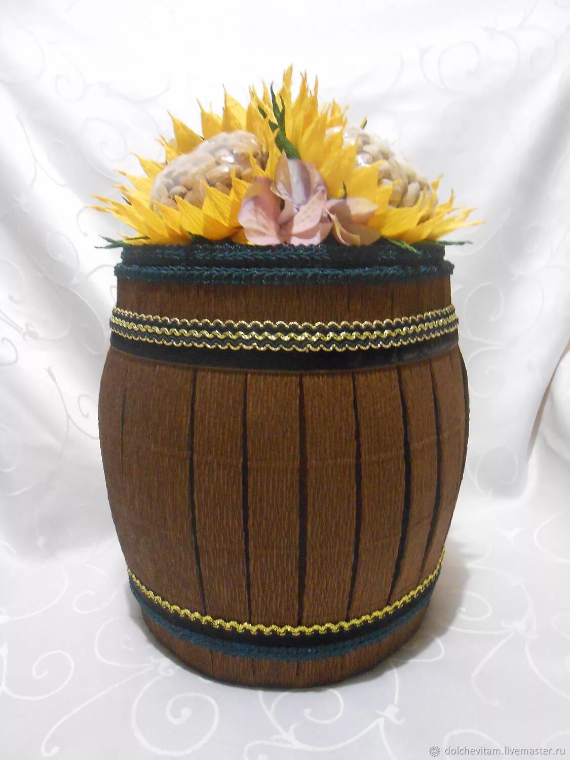 Бочонок из картона мастер класс. Бочка из пенопласта. Бочонок с пивом и подсолнухами. Кадка из картона. Бочонок из бумаги.