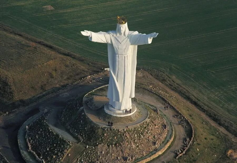 Самый большой царь в мире. Владимир путин император. Царь колокол в москве 2 класс окружающий мир. Хазаэл царь. Георгий кастриоти скандербег.