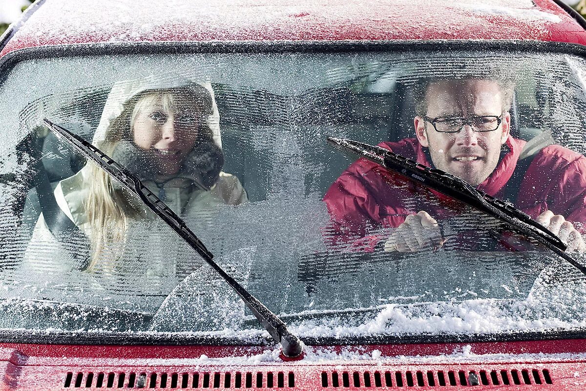 Cold car. Холод в машине. Замерзший автомобиль. Автомобиль взамержший. Холод в салоне авто.