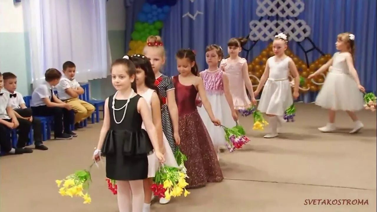 Танец вальс цветов в детском саду видео. Танец с цветами в детском саду видео. Танец с цветами в детском саду. Танец вальс цветов видео. Танец цветочков в детском саду средняя группа.